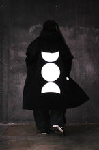 Ielādējiet attēlu galerijas skatītājā, Rain jacket with silver moon reflector

